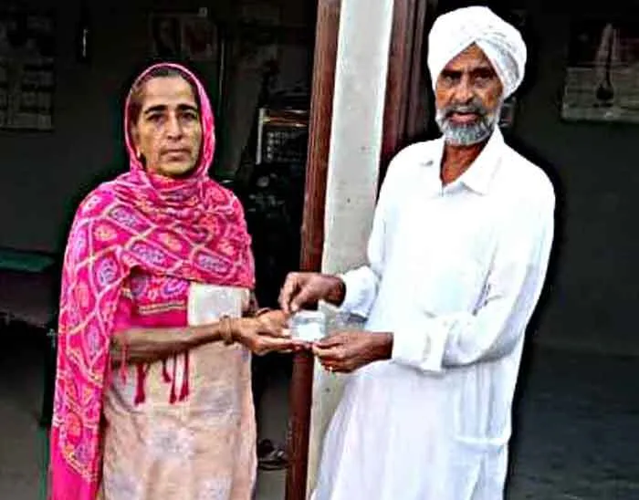 Honesty: सोने के आभूषण लौटा पेश की ईमानदारी की मिशाल