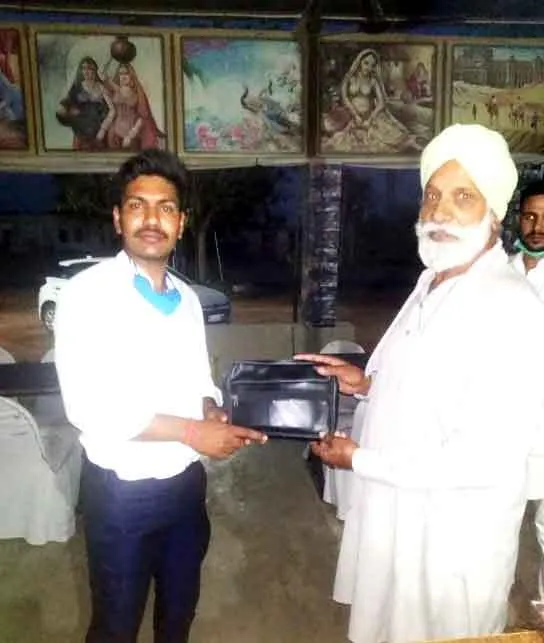 डेरा अनुयायी ने डेढ़ लाख रुपये और सोने की अंगूठी लौटा पेश की ईमानदारी की मिसाल