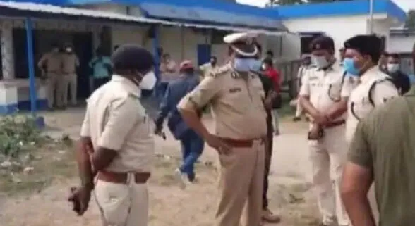 किशनगंज थानाध्यक्ष हत्या मामला : भागकर जान बचाने वाले सात पुलिसकर्मी सस्पेंड