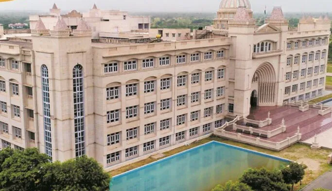मोदी विश्वविद्यालय के खिलाफ महामारी एक्ट के तहत केस दर्ज