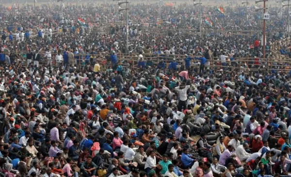 जनता पर भारी पड़ रही नेताओं की लापरवाही