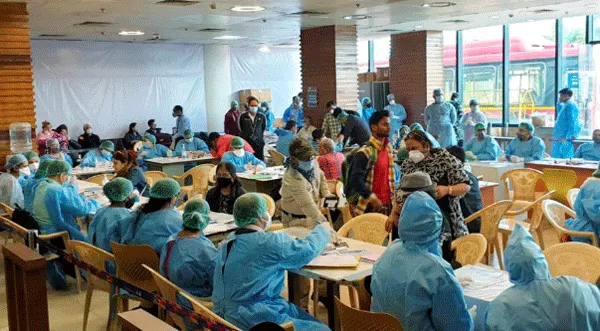 कोरोना: नहीं थम रहा कोरोना का कहर, एक दिन में 81 हजार से ज्यादा मामले