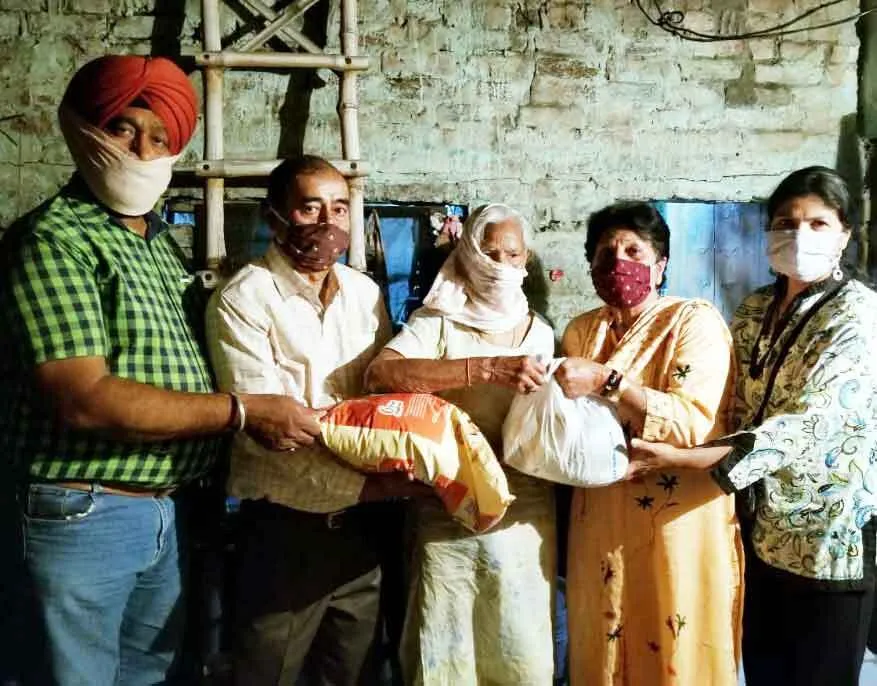 Humanity : जरूरतमंद को राशन बांट मनाई सालगिराह