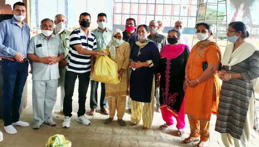 नामचर्चा के दौरान 25 परिवारों को बांटा राशन