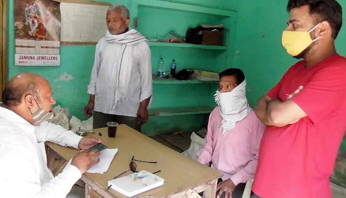 खबर के असर से हल हुई समस्या, लोगों ने कहा थैंक्यू सच कहूँ , बदबूदार आटे की जगह मिली साफ गेहूं