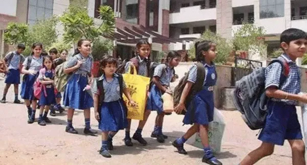 नहीं बंद करेंगे स्कूल, सोमवार से खोलेंगे