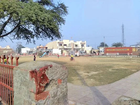 सेक्टरों के पार्क में उड़ रही धूल-मिट्टी