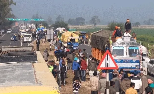 पंजाब के हजारों किसानों ने किया दिल्ली कूच