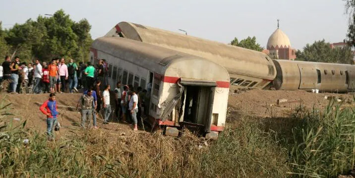 मिस्र में ट्रेन के पटरी से उतरी, 11 मरे, 98 घायल
