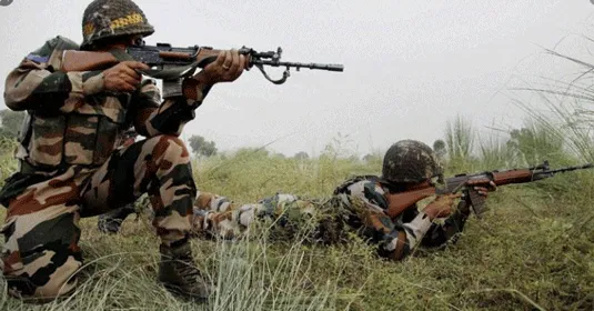शोपियां के जंगल में सुरक्षा बलों, आतंकवादियों के बीच मुठभेड़
