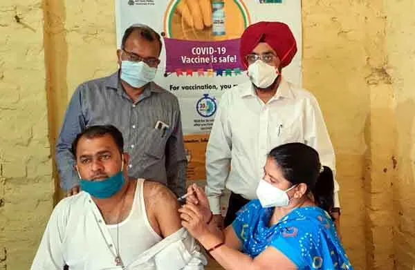 नामचर्चा में गाया रामनाम, वेक्सीन कैंप में हुआ टीकाकरण