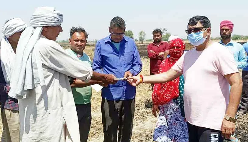 लाखन माजरा और सिंहपुरा में जल गई किसानों की मेहनत