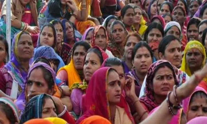 प्रदेश की 50 हजार आंगनवाड़ी कार्यकर्ताओं और सहायिकाओं को अब 20 लाख रुपए का कवर