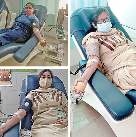 महिला श्रद्धालुओं ने ब्लड बैंक में जाकर किया रक्तदान