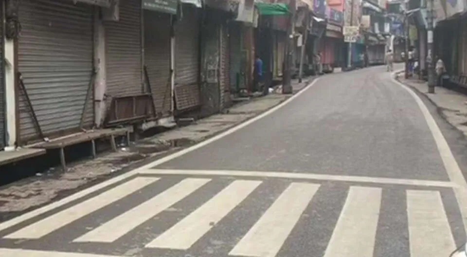 आर्थिक तंगी की मार: ‘दुकानें बंद होने से चढ़ रहा दुकानों का किराया’