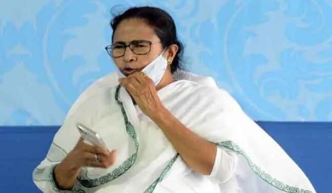 बंगाल की जनता के लिए पीएम के पैर छूने को तैयार हूं: ममता