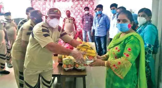 कोरोना से लड़ रहे योद्धाओं ने सम्मान पाकर किया पूज्य गुरु जी को शत् शत् नमन्