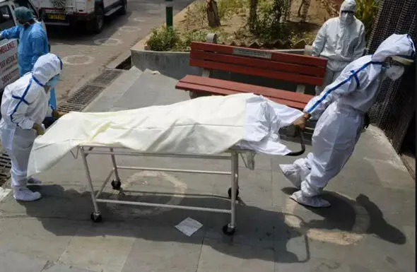 देश में कोरोना से 3128 और मौतें, 1,52,734 नए मामले दर्ज