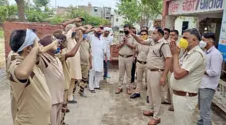 फल और नींबू पानी भेंटकर कोरोना वॉरियर्स को किया सेल्यूट