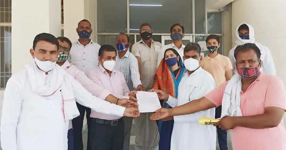 फर्रूखनगर में रिंग रोड बनाने को लेकर सौंपा ज्ञापन