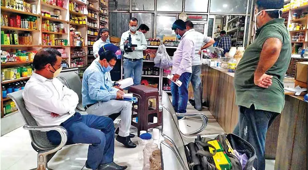 पंसारी की दुकान से स्टेरॉयड बरामद