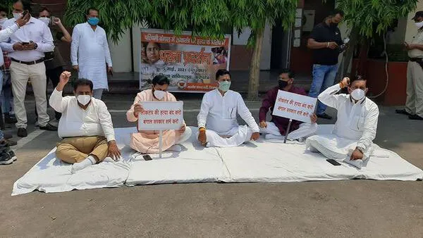 नियमों की अनदेखी: पश्चित बंगाल में हुई हिंसा पर भाजपा ने दिया धरना
