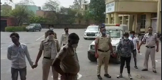 चैकिंग कर रही पुलिस टीम पर गाड़ी चढ़ाने का प्रयास