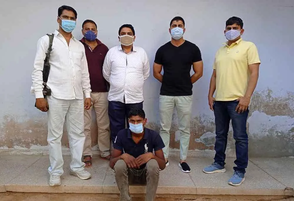 खेतों में युवक की हत्या के बाद तिगड़ाना में तनावपूर्ण हालात