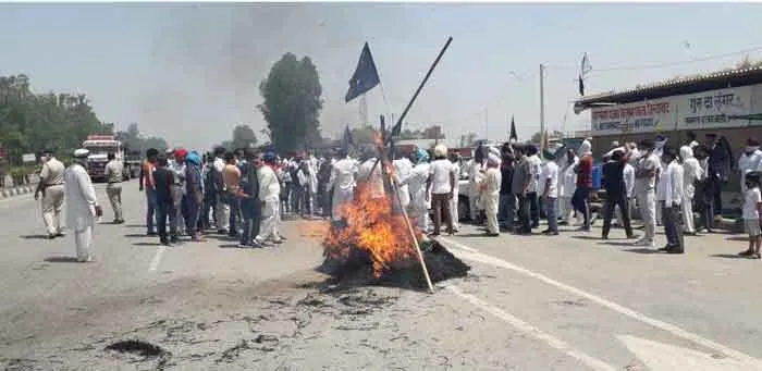 कृषि कानूनों के खिलाफ नहीं थम रहा देश के अन्नदाता का रोष