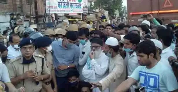कथित रूप से घर के बाहर सब्जी बेच रहे युवक को हिरासत में पीटा, मौत