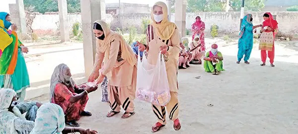 डबवाली: गांव लोहगढ़ की साध संगत ने वितरित की 100 कोरोना रोकथाम किट