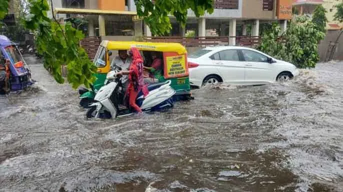‘ताउते’ से पूरे गुजरात में भारी बारिश, सर्वाधिक 226 मिमी. नडियाद में, 13 लोगों की मौत