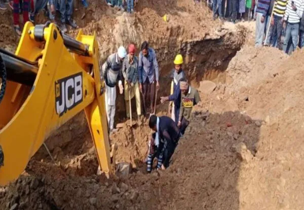 मिट्टी का तोंदा गिरने से मिस्त्री समेत दो लोगों की मौत