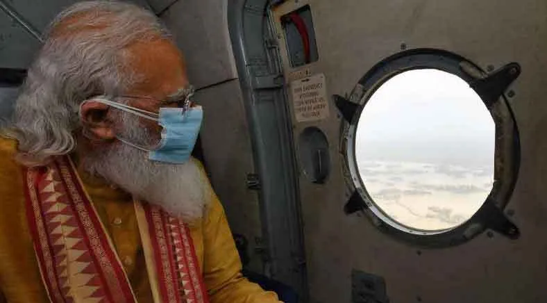 ममता बनर्जी प्रधानमंत्री के साथ बैठक में देर से पहुंची, सौंपी नुक्सान की रिपोर्ट,  और चली गईं