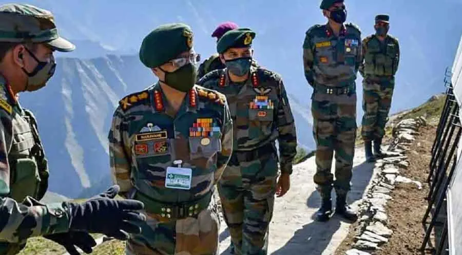 सेना प्रमुख ने नियंत्रण रेखा पर सुरक्षा स्थिति की समीक्षा की