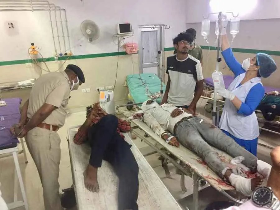 बलियाली में जमकर चले ईंट , पत्थर, फर्से, तीन युवक घायल