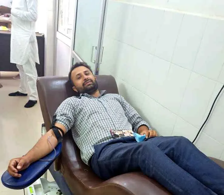 Humanity : खूनदान कर इलाज में किया सहयोग