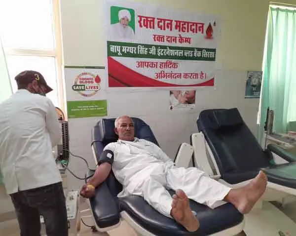 जरूरतमंदों को रक्त उपलब्ध करा रहे डेरा अनुयायी