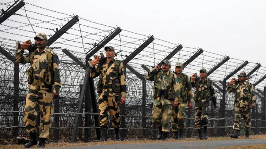 बीएसएफ ने भारतीय क्षेत्र में भटके बंगलादेशी किशोर को लौटाया