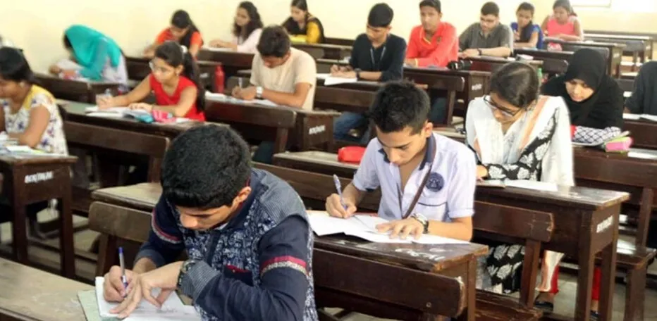 छात्रों की परीक्षा शुल्क उनके बैंक खाते में किया जाए वापस : रमेश सिंह