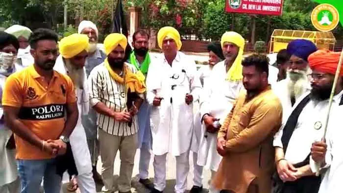 उपमुख्यमंत्री दुष्यंत चौटाला का किसानों ने किया विरोध
