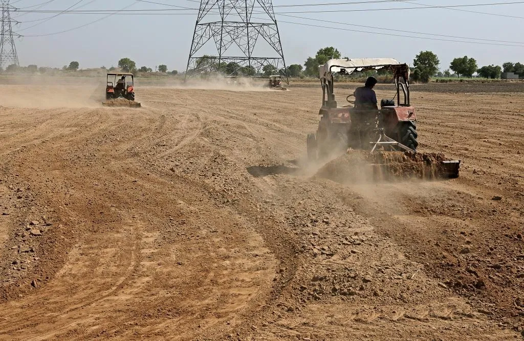128 एकड़ के लगभग जमीन आज भी खाली