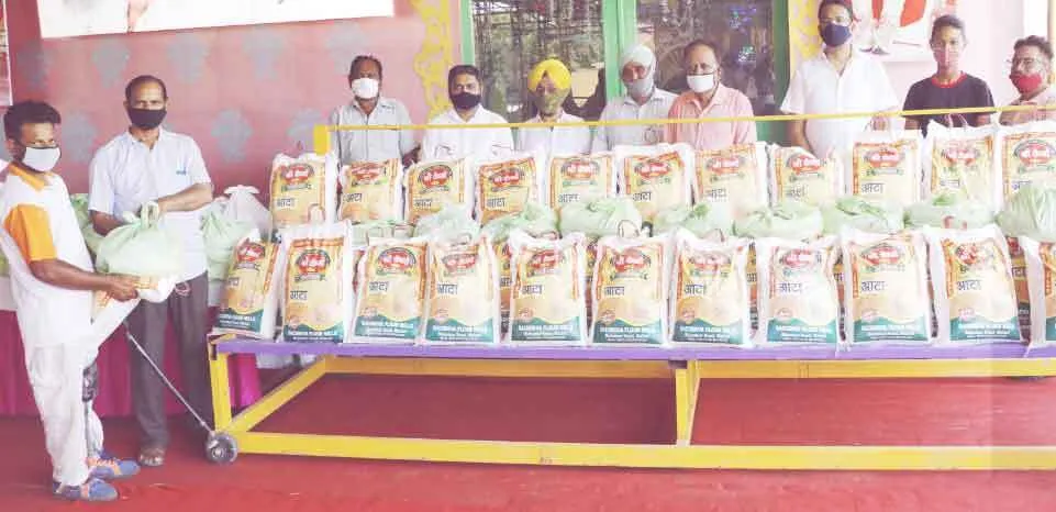 डेरा सच्चा सौदा सांझा धाम मलोट में 85 जरूरतमंद परिवारों को बांटा राशन