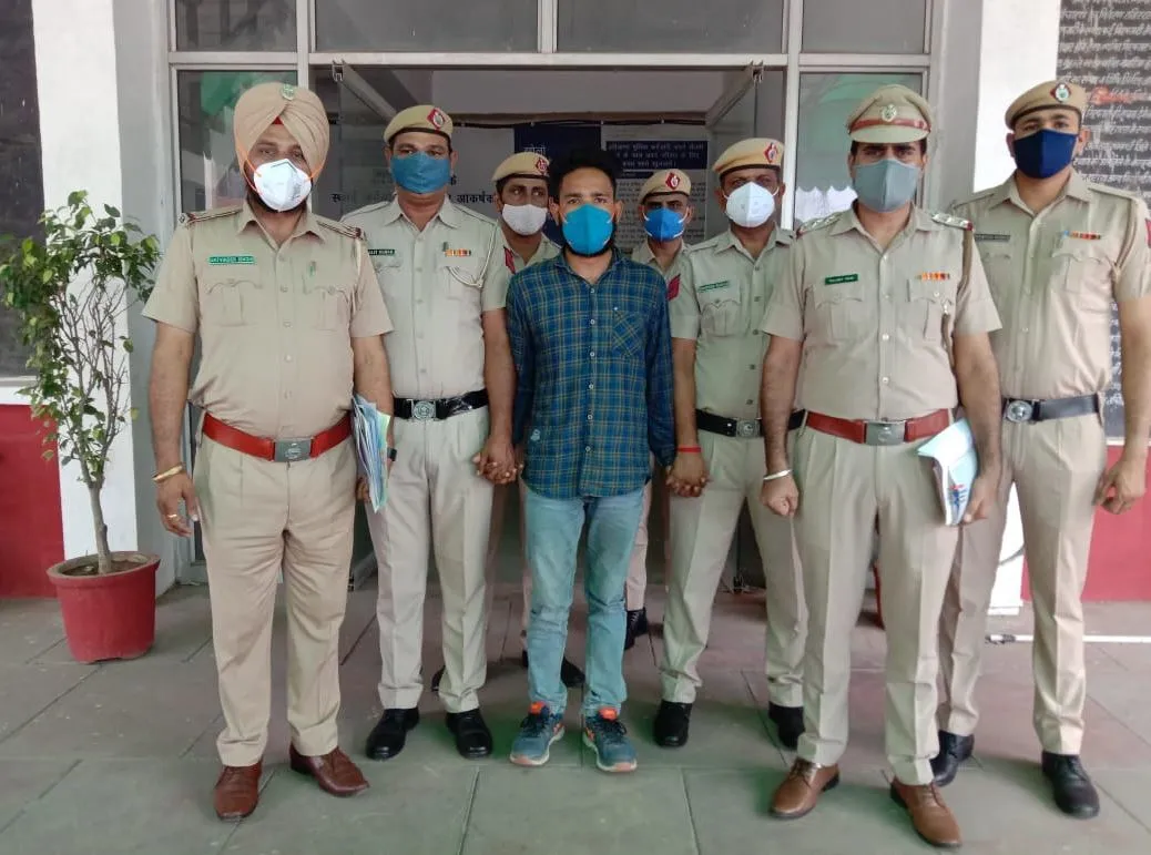 25 हजार का ईनामी मोस्टवांटेड अवैध हथियार सहित गिरफ्तार