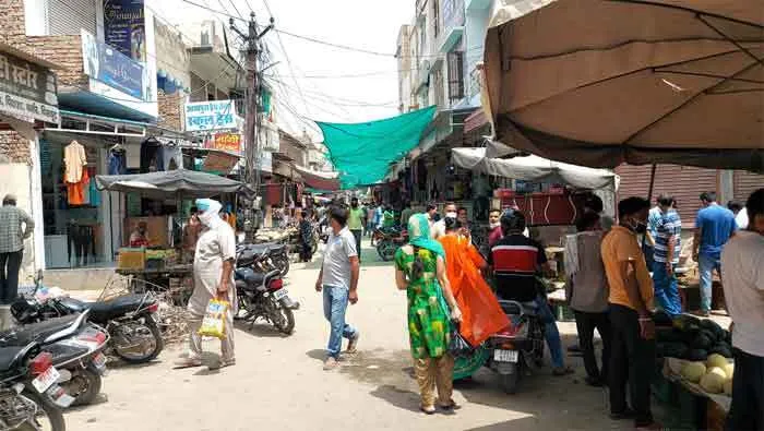 लंबे समय बाद बाजार अनलॉक, लौटी रौनक
