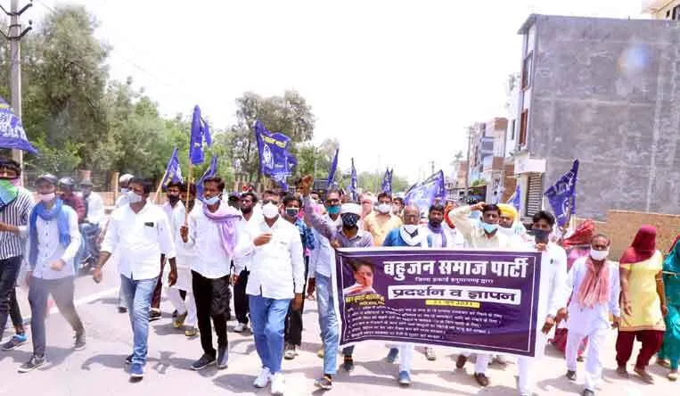 दलितों पर बढ़ते अत्याचार के खिलाफ प्रदर्शन