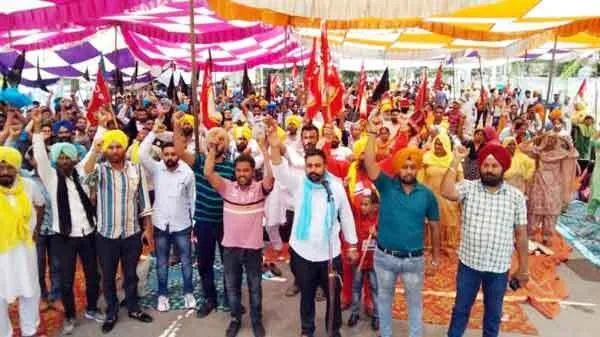 पक्के रोजगार की मांग: दो दिवसीय प्रदर्शन जारी रहा