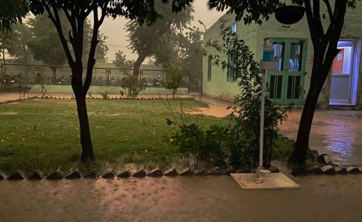 सरसा : दोपहरी में हुआ अंधेरा, झमाझम बरसे मेघा