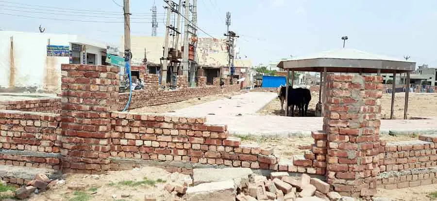 वाह! आधे अधूरे पार्कों का कर दिया उद्घाटन