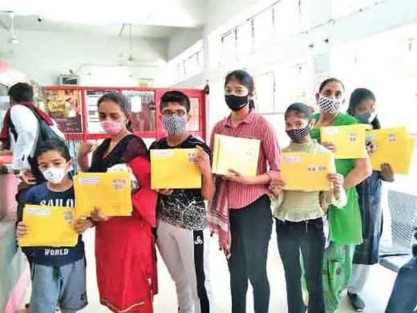 अटूट-श्रद्धा। दिनभर डाकघर में डेरा अनुयायियों की लगी रही लंबी-लंबी कतारें
